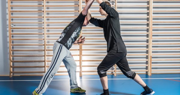 Trening Galvarino Krav Maga Wrocław – kurs samoobrony, obrona przed nożem, pałką i gazem, elementy boksu i grapplingu